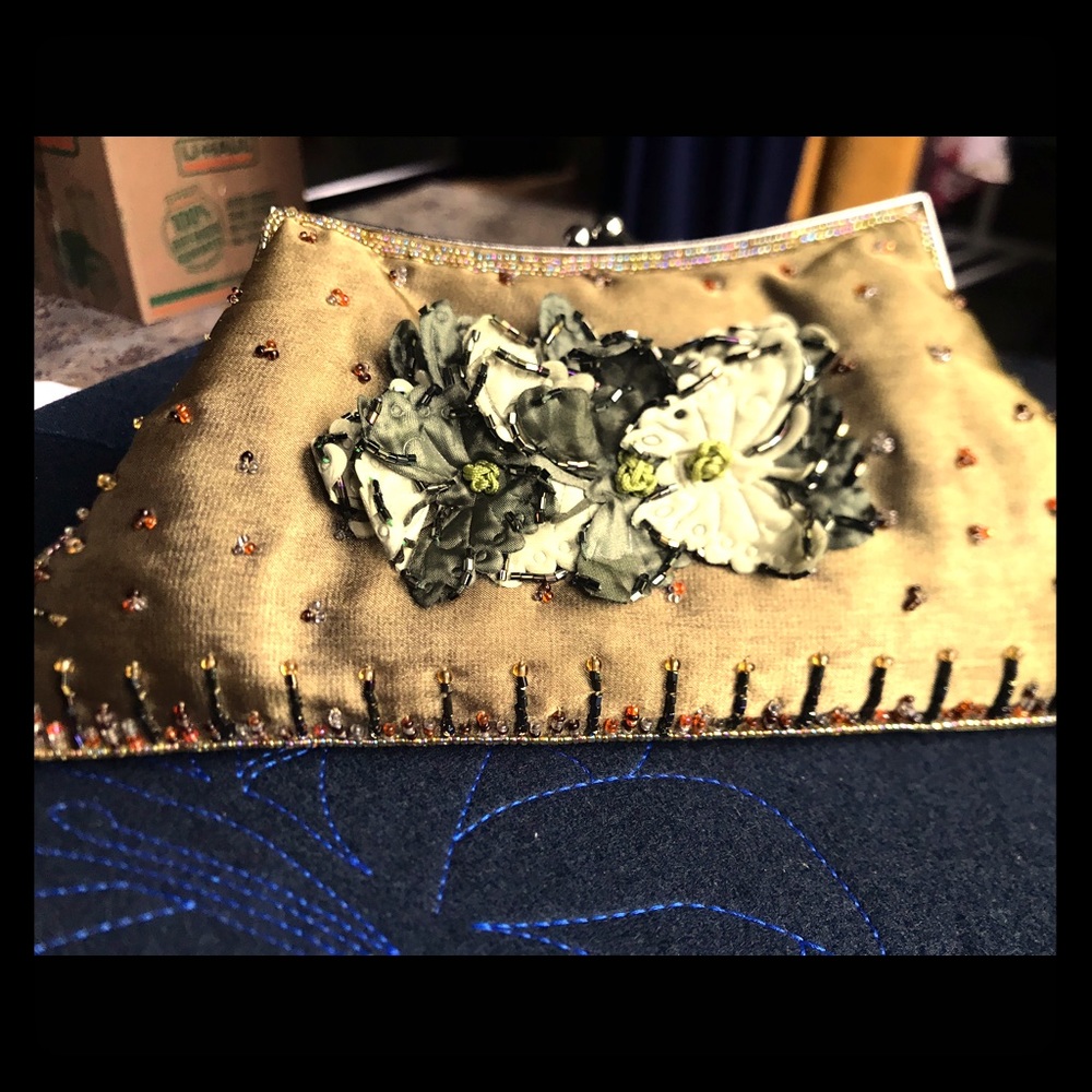 Luvshoe’s clutch in good used condition